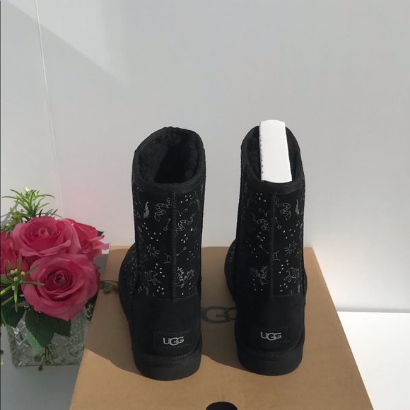 UGG Classic Zodiac Short Boots - Picture 4 of 8